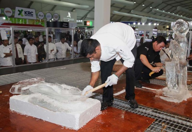 PHOTOS: Ice carving at Salon Culinaire 2015-3